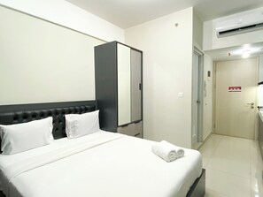 Free WiFi - Good Choice And Comfy Studio At Springlake Summarecon Bekasi Apartment (Bekasi)