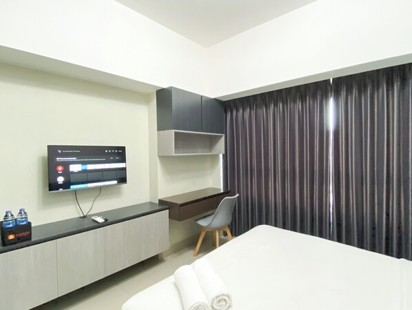 Studio | Free WiFi - Good Choice And Comfy Studio At Springlake Summarecon Bekasi Apartment (Bekasi)