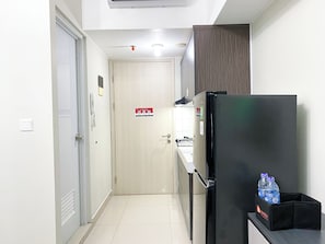 Studio | Private kitchen | Fridge, stovetop - Good Choice And Comfy Studio At Springlake Summarecon Bekasi Apartment (Bekasi)