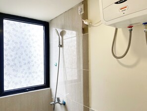 Departamento | Baño | Regadera, toallas, jabón, shampoo