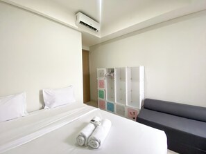 1 bedroom, free WiFi - Comfort And Modern Look 1Br Gold Coast Apartment (Jakarta)