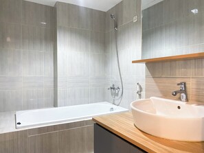 Studio | Bathroom | Shower, towels, soap, shampoo - Homey And Spacious Studio Vasanta Innopark Apartment (Cikarang)