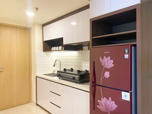 Apartamento | Cocina privada | Frigorífico y placa de cocina