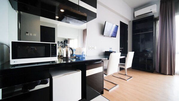 Free WiFi - Homey Studio No Kitchen At Grand Darmo Suite Apartment (Surabaya)