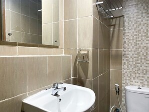 スタジオ | バスルーム | シャワー、タオル、石鹸、シャンプー