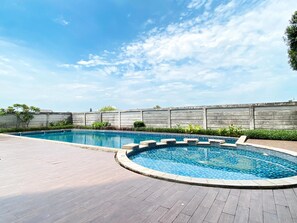 Outdoor pool - Minimalist Studio At Enviro Apartment (Cikarang)