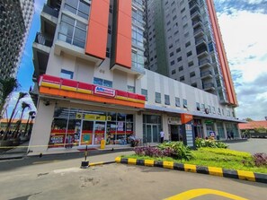 Exterior - Spaicous 1Br With City View At Grand Asia Afrika Apartment (Bandung)
