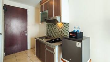 Studio | Bếp riêng | Tủ lạnh nhỏ, bếp nấu