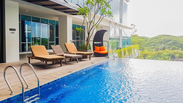 Hồ bơi ngoài trời 