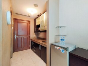 Private kitchen - Best Deal Studio Apartment Galeri Ciumbuleuit 1 (Bandung)