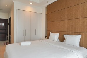 Studio | Free WiFi - Best Homey And Strategic Studio At Bellezza Apartment (Jakarta)