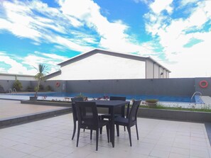 Outdoor pool - Good Deal And Comfortable Studio Park View Condominium Apartment (Depok)