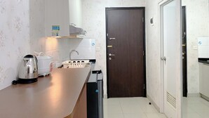 Studio | Private kitchen - Best Deal And Comfortable Studio Park View Condominium Apartment (Depok)