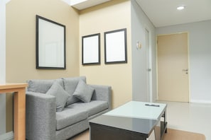 Studio | Living area - Nice Studio Loft Mezzanine At Kubikahomy Apartment (Pagedangan)