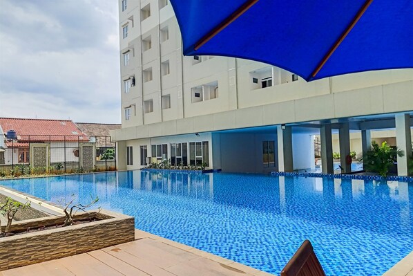 Outdoor pool - Comfort And Modern Look 2Br Loftvilles City Apartment (South Tangerang)
