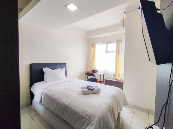 Studio | Free WiFi - Modern Studio Design At Harvard Jatinangor Apartment (Cileunyi)