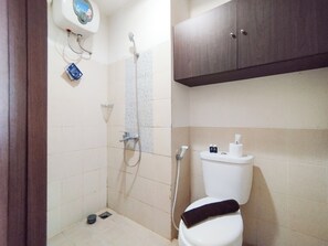 Studio | Bathroom | Shower, towels, soap, shampoo - Modern Studio Design At Harvard Jatinangor Apartment (Cileunyi)