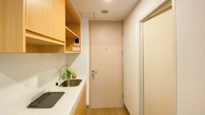 Studio | Private kitchen | Full-size fridge, stovetop - Warm And Minimalist Studio Tokyo Riverside Pik 2 Apartment (Teluknaga)