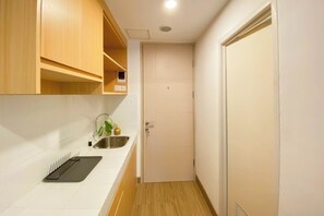 Studio | Private kitchen - Warm And Minimalist Studio Tokyo Riverside Pik 2 Apartment (Teluknaga)