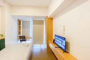 Studio - Warm And Minimalist Studio Tokyo Riverside Pik 2 Apartment (Teluknaga)