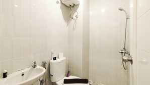 Bathroom - Classic Studio (No Kitchen) With City View At Lodge Paskal Apartment (Bandung)