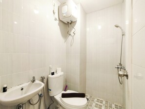Bathroom - Classic Studio (No Kitchen) With City View At Lodge Paskal Apartment (Bandung)