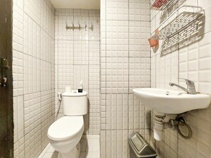 スタジオ | バスルーム | シャワー、タオル、石鹸、シャンプー