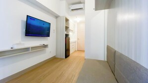 Interior - Minimalist And Simply Look Studio Tokyo Riverside Pik 2 Apartment (Jakarta)