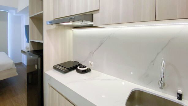 Studio | Private kitchen | Full-size fridge, stovetop - Minimalist And Simply Look Studio Tokyo Riverside Pik 2 Apartment (Jakarta)