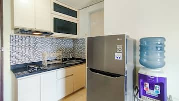 Apartment | Private kitchen | Full-size fridge, stovetop