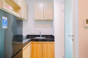 Private kitchen - Best Choice And Restful 1Br Citralake Suites Apartment (Jakarta)