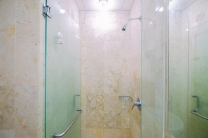 Apartemen | Kamar mandi | Tisu toilet