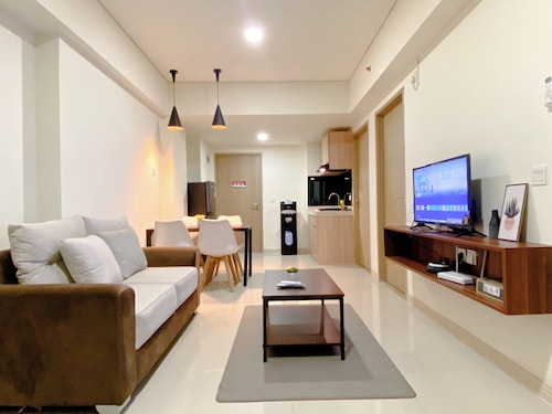 Homey 2Br With Work Space At Meikarta Apartment