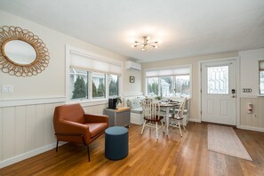 Interior - NEW Seaside Cottage Steps from the beach + Parking + Theater (Rockport)