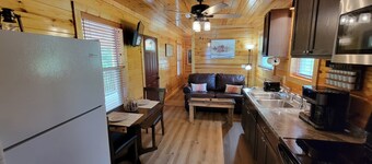 Cozy Cove. A cozy one bedroom tiny home. 