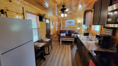 Cozy Cove. A cozy one bedroom tiny home.