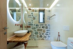 Handtücher, Seife, Shampoo, Toilettenpapier