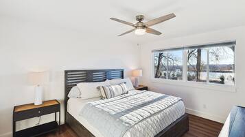 3 bedrooms, desk, WiFi, bed sheets