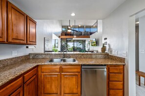 Condo, varias camas (Country Club Villas#326) | Cocina privada | Horno, tostadora y toallas de papel 