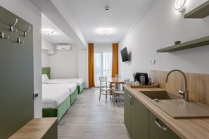 Comfort Triple Room | Desk, laptop workspace, blackout curtains, soundproofing - Otopeni Suites by CityBookings (Otopeni)