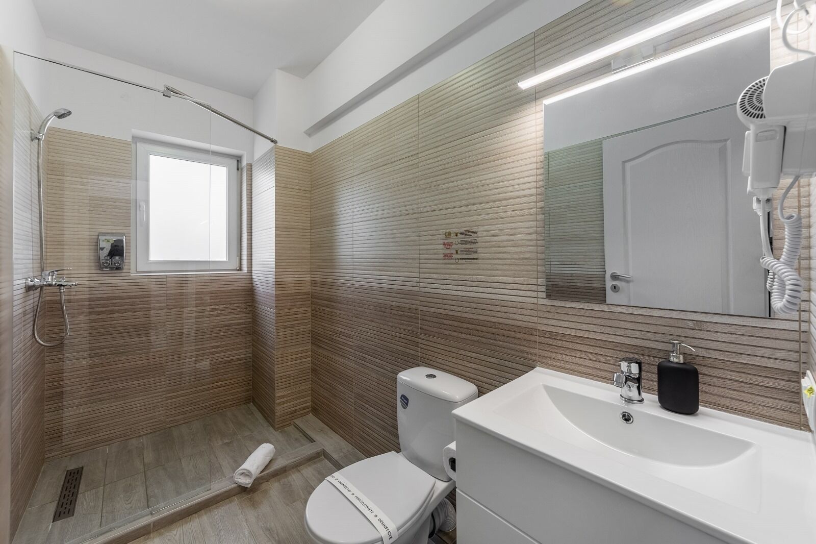 Comfort Double or Twin Room | Bathroom