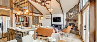 Cle Elum Cabin w/ Hot Tub, Fire Pit & Deck!