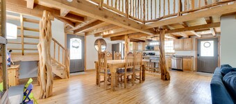 Pet-Friendly Cabin on 3 Acres: 7 Mi to Uvalde!
