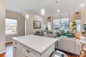 Interior - Luxe Newark Retreat w/ Rooftop Deck: Pets Welcome! (Newark)