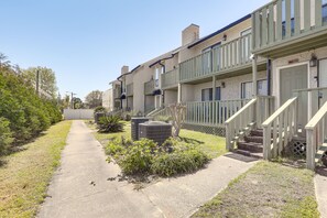 Exterior - Bright & Airy Myrtle Beach Condo: 1 Block to Ocean (Myrtle Beach)