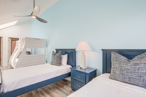 2 bedrooms, WiFi, bed sheets - Bright & Airy Myrtle Beach Condo: 1 Block to Ocean (Myrtle Beach)