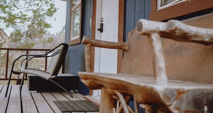 Tara Winery's Cozy Cabin. 5-minute walk from Winery / Pool / Hot tub.