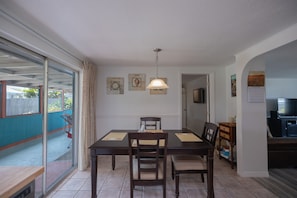 Dining - Sea Side Vacation Home - By 5 beaches (Venice)
