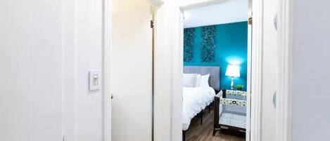 3 bedrooms, in-room safe, desk, iron/ironing board