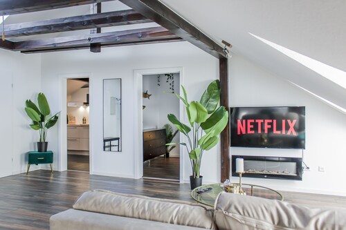 Altstadtflair: Fußgängerzone •Parken •Arbeitsplatz